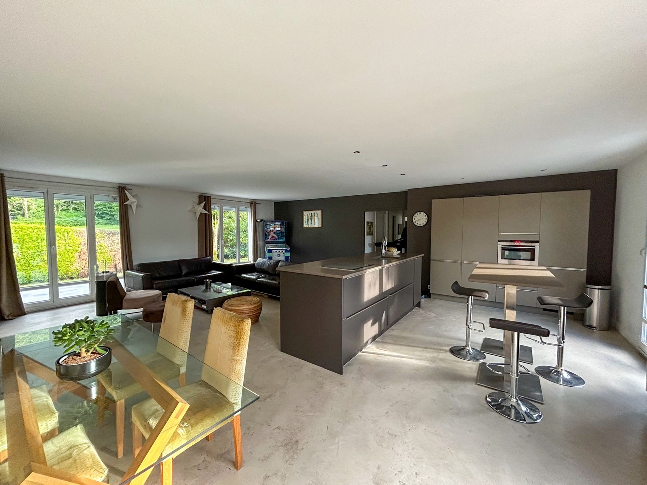 Maison 5 pièces de 143 m2 avec extérieur