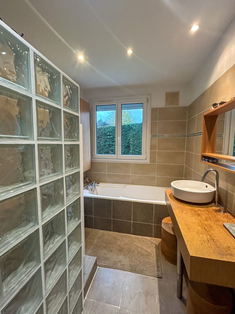 Maison 5 pièces de 143 m2 avec extérieur